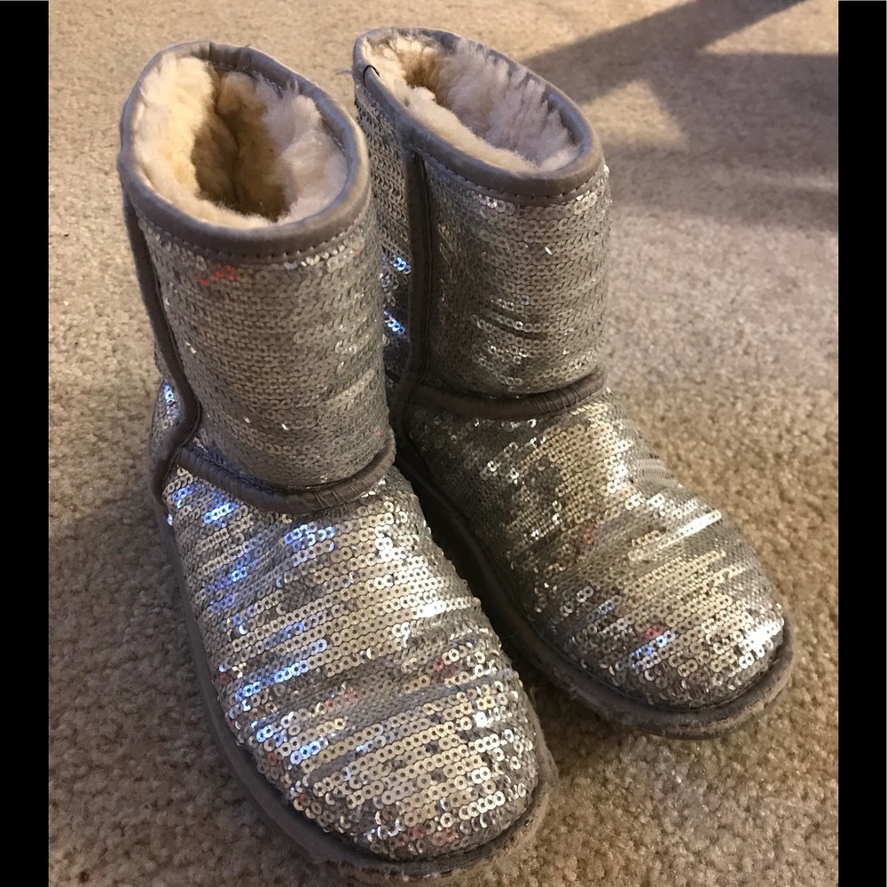 ❌SOLD❌Uggs Winter Sparkle Girls